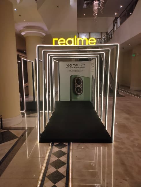 Realme C67, before the room.